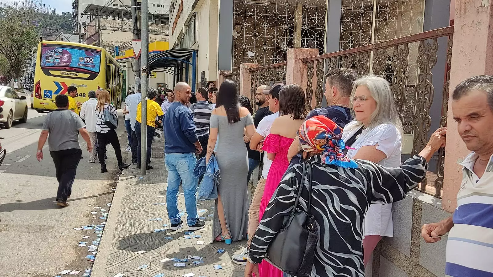 Locais de votação têm movimentação intensa em Santos Dumont